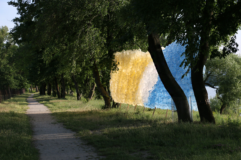Illustration for article titled Weird Art Brings Plastic Shopping Bags Closer to Nature